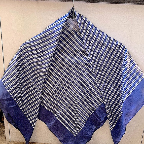 🆕NWOT•Blue & White Plaid 30”x 30" silk blend square Scarf; Boutique - Picture 7 of 15